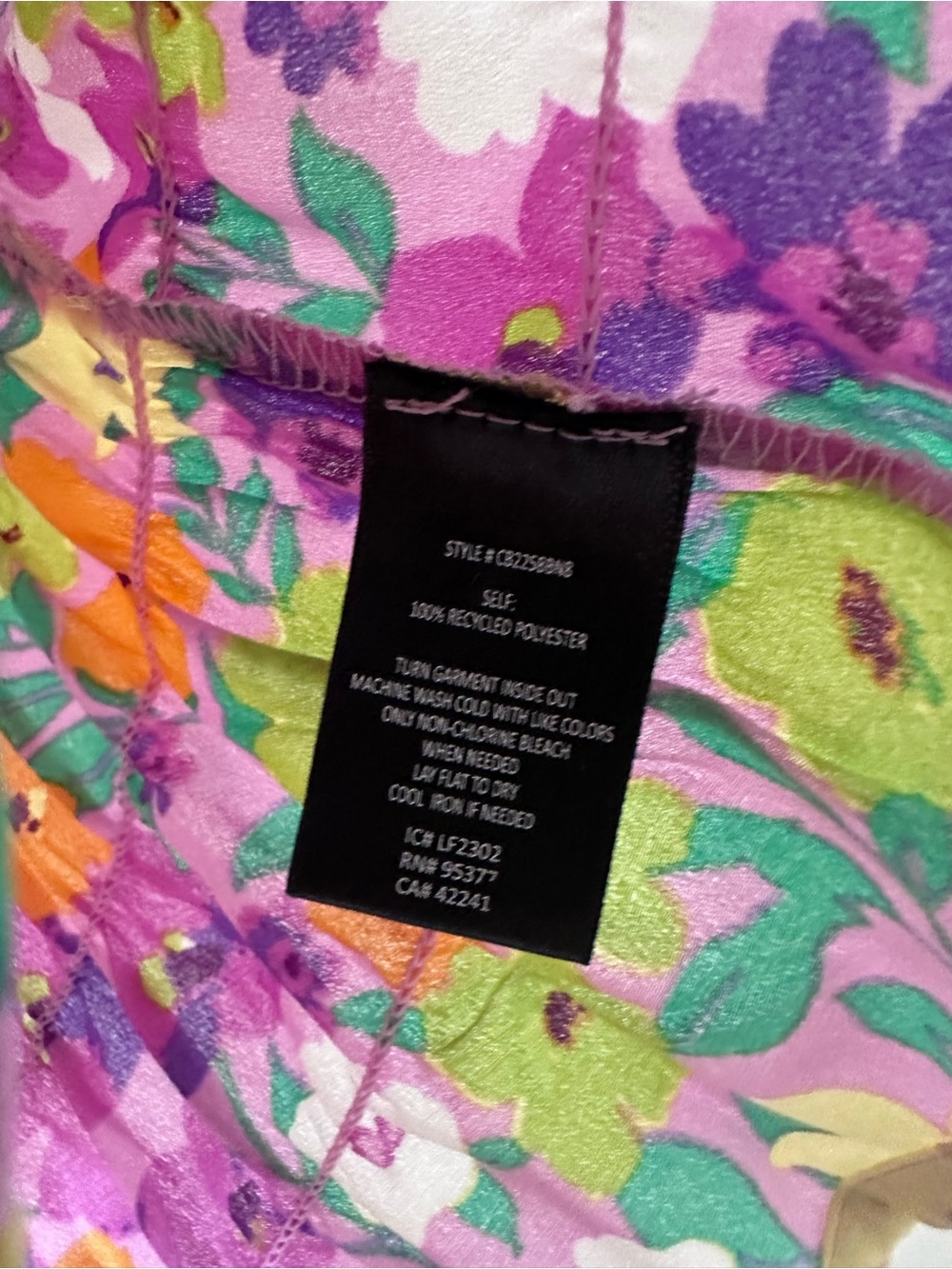NWT Sanctuary Multicolor Floral Smocked V-Neck Blouse - Picture 5 of 6
